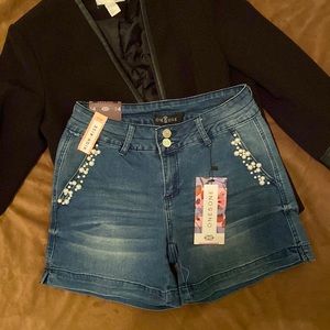 High-rise pearl detail shorts